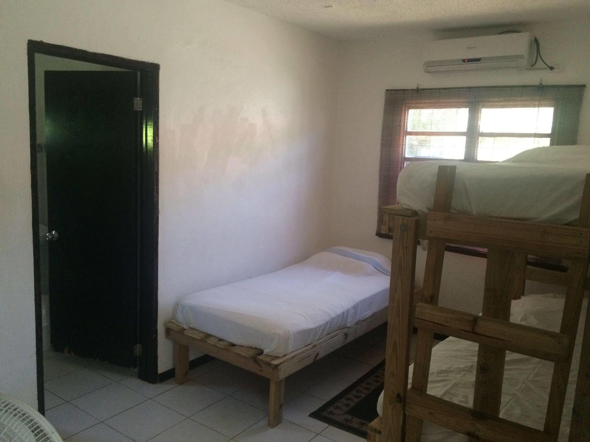 Upper Princeʼs Quarter Vicky'S Keys Hostel מראה חיצוני תמונה