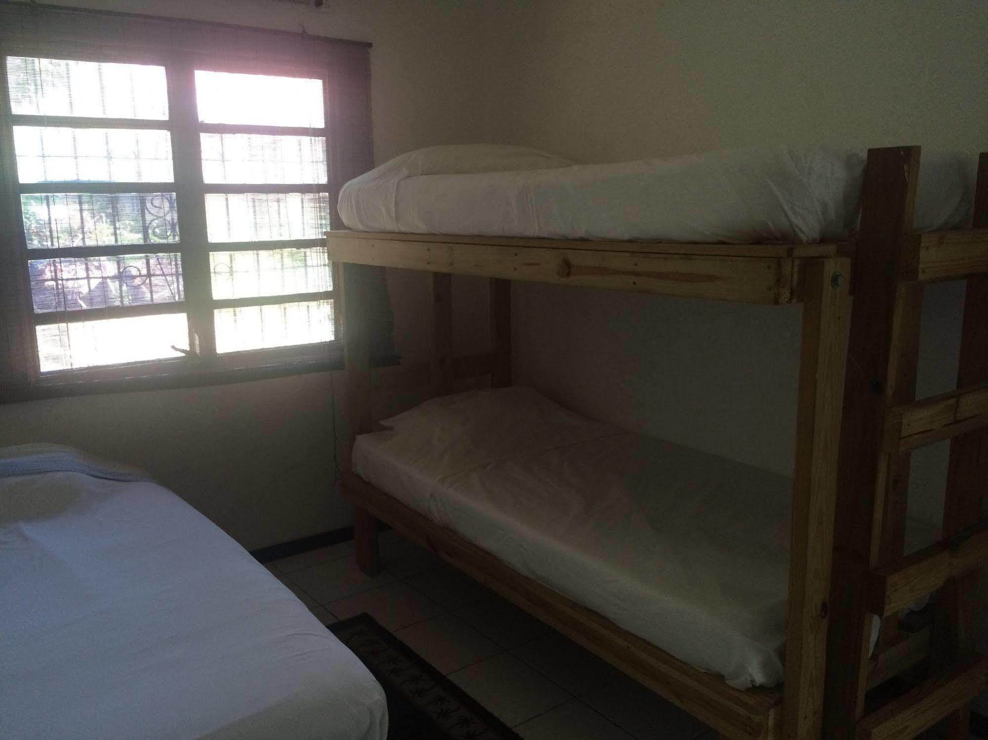 Upper Princeʼs Quarter Vicky'S Keys Hostel מראה חיצוני תמונה